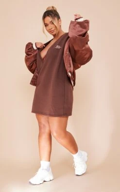 PRETTYLITTLETHING Shape Chocolate Brown Embroidered Plunge Sweater Dress -Goremje Style 81740a99c928e67d7cc33ab2f97343f3be73e5c3 cnb0922 3