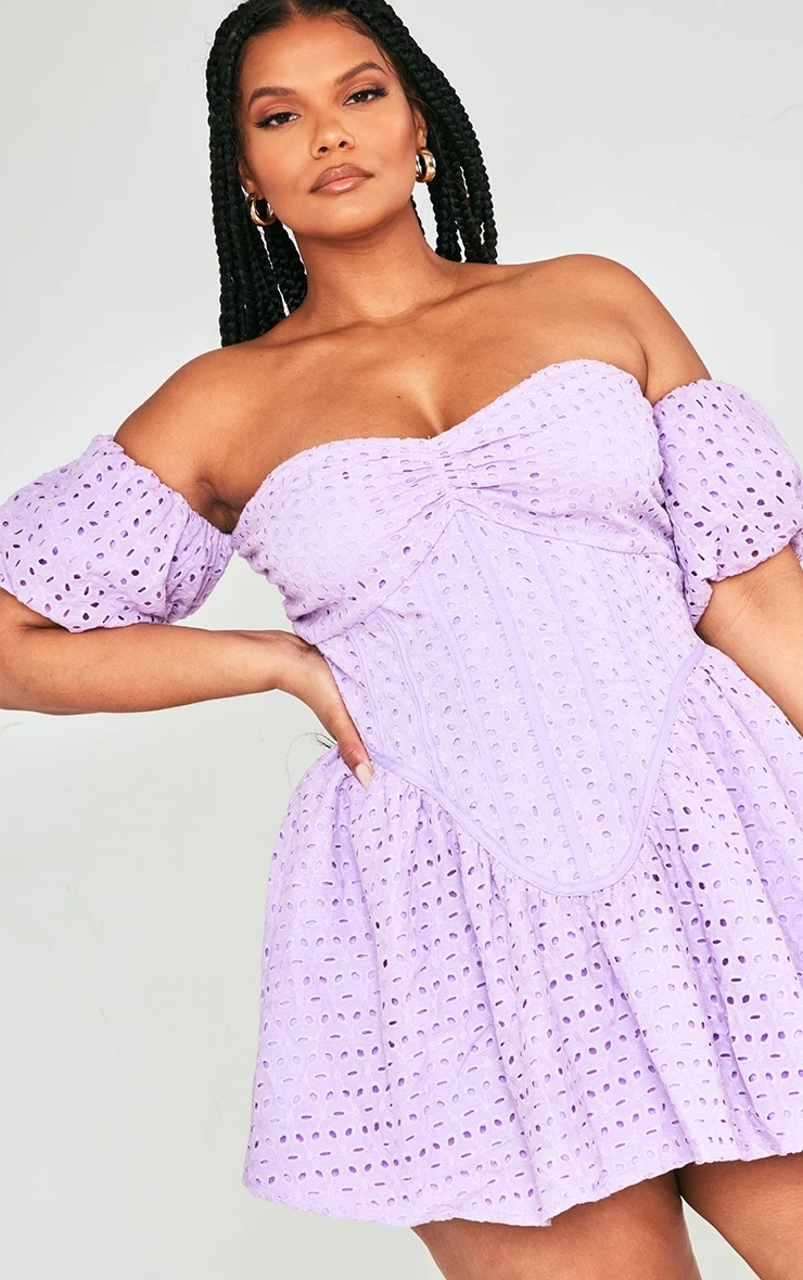 Plus Lilac Broderie Puff Sleeve Shift Dress 6 Plus Lilac Broderie Puff Sleeve Shift Dress - Image 4