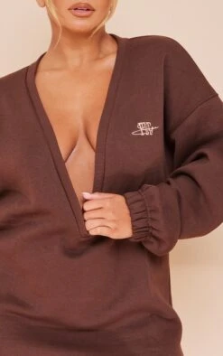 PRETTYLITTLETHING Shape Chocolate Brown Embroidered Plunge Sweater Dress -Goremje Style c5fe11a4f36e9f537ebfff45b779e9b078c9df40 cnb0922 4